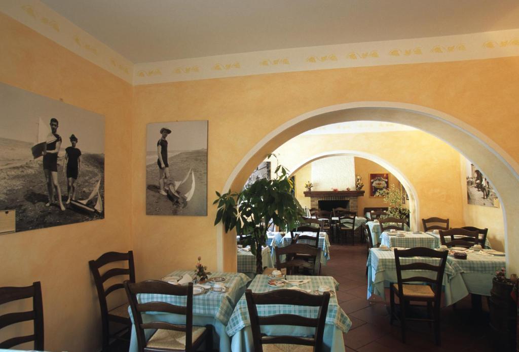 Hotel Bambolo Кастането Кардучи Екстериор снимка