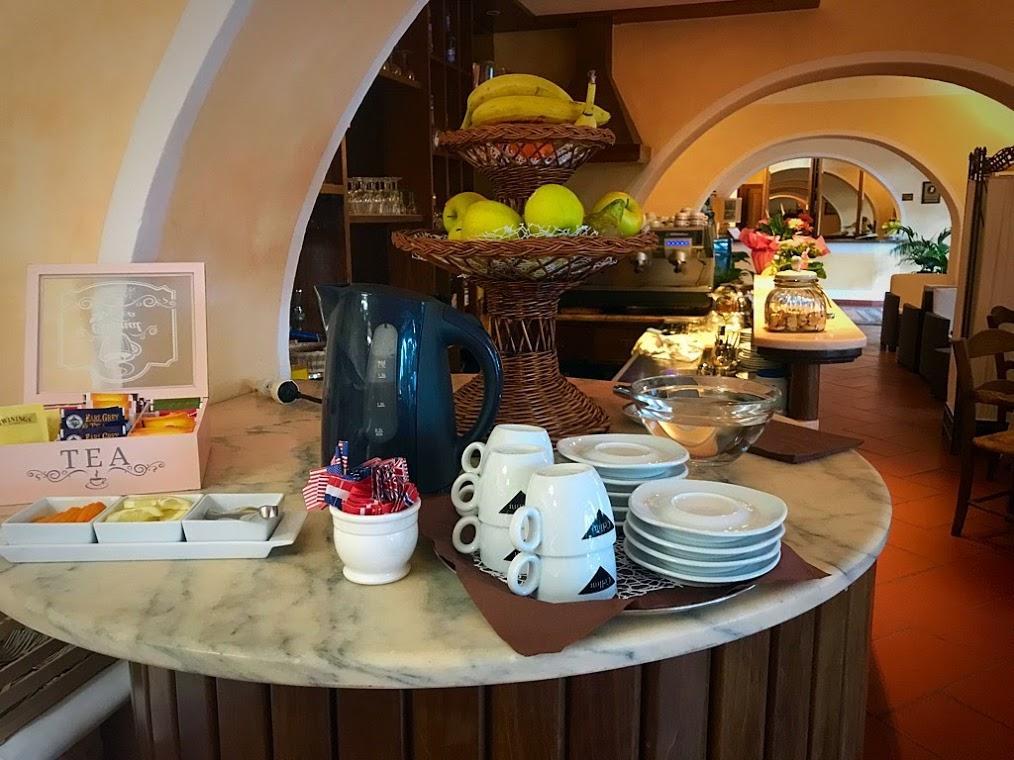 Hotel Bambolo Кастането Кардучи Екстериор снимка