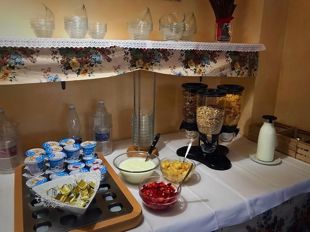 Hotel Bambolo Кастането Кардучи Екстериор снимка