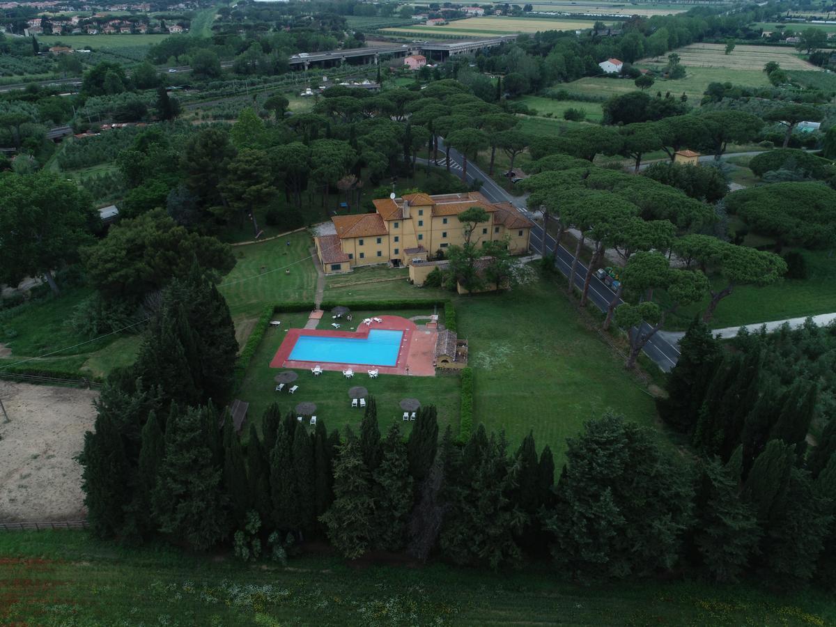 Hotel Bambolo Кастането Кардучи Екстериор снимка